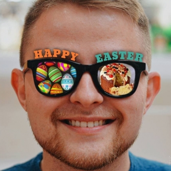 Вітаємо з Великоднем!