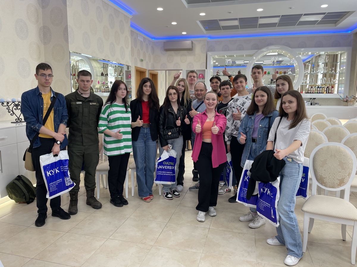 абітурієнти